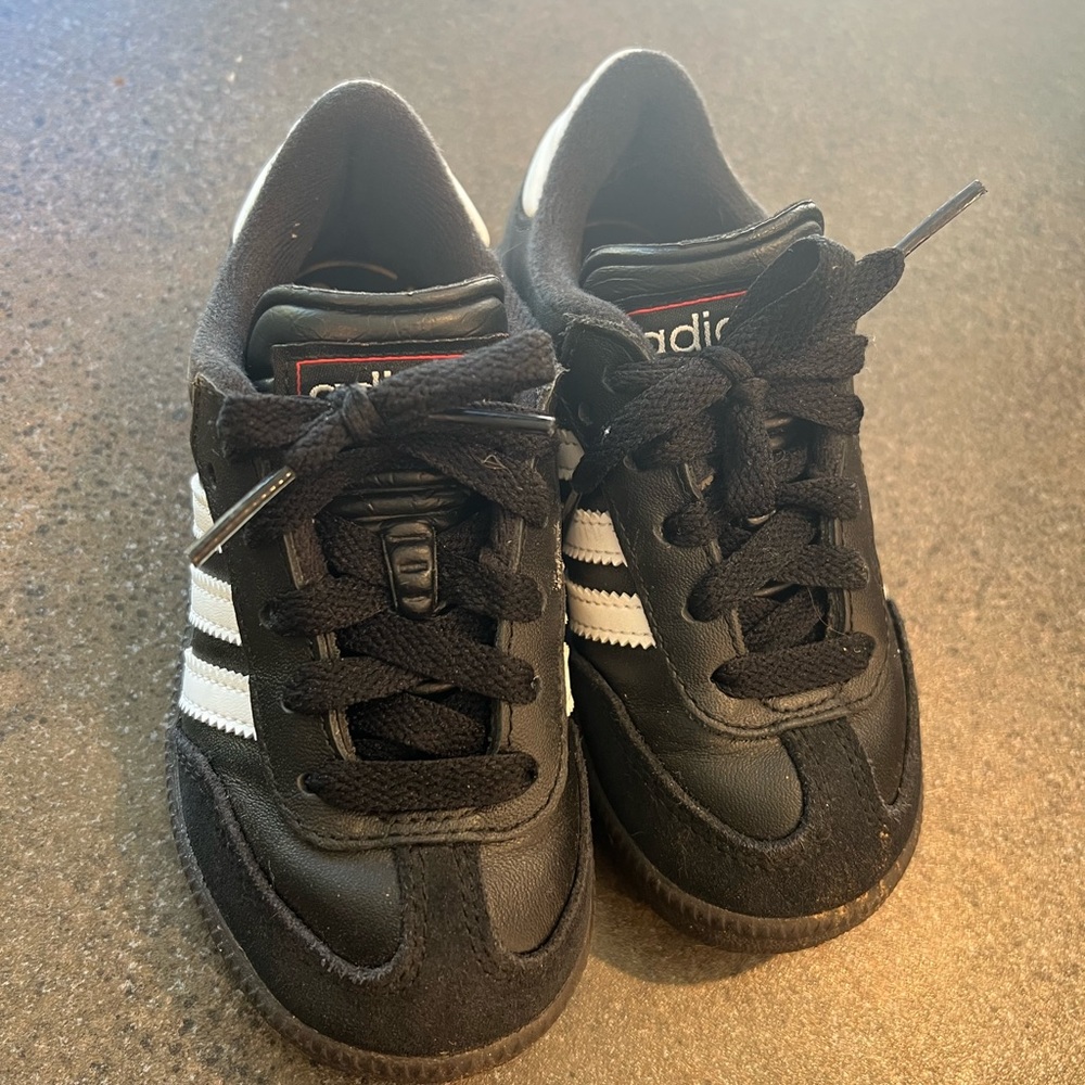 Adidas Samba Classic Soccer Shoe - kids size 10.5K